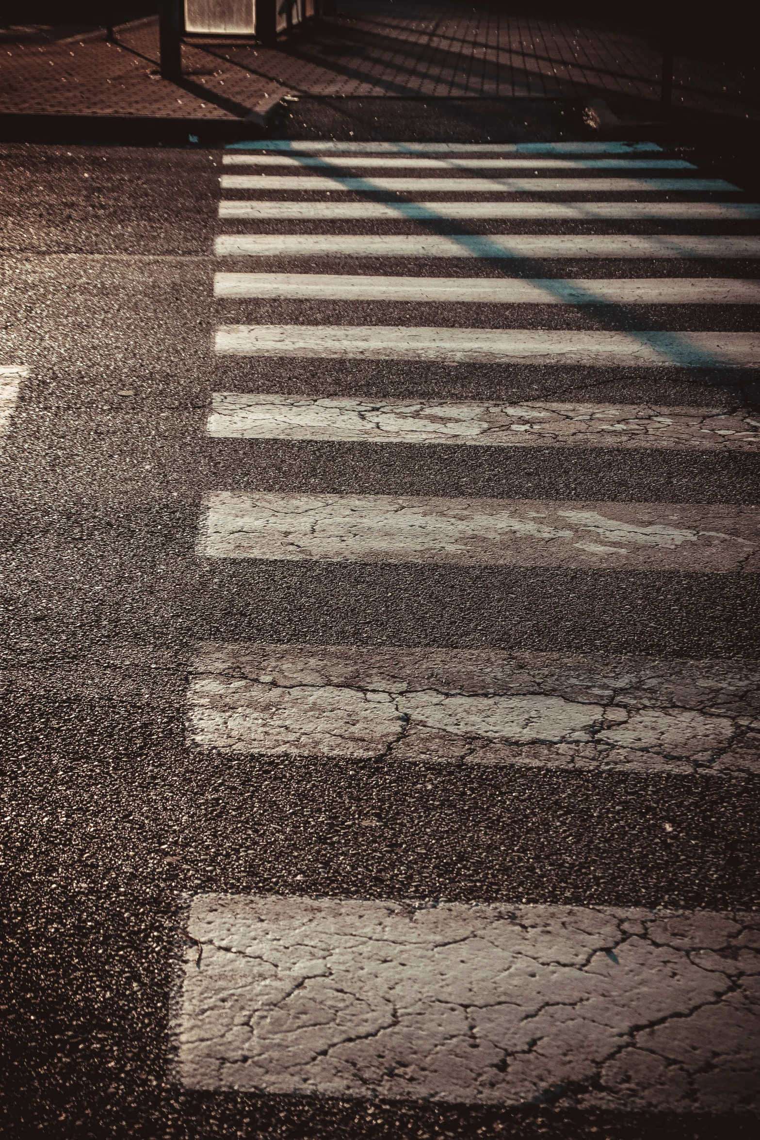 the crosswalk in front of a business building is reflected in a dle