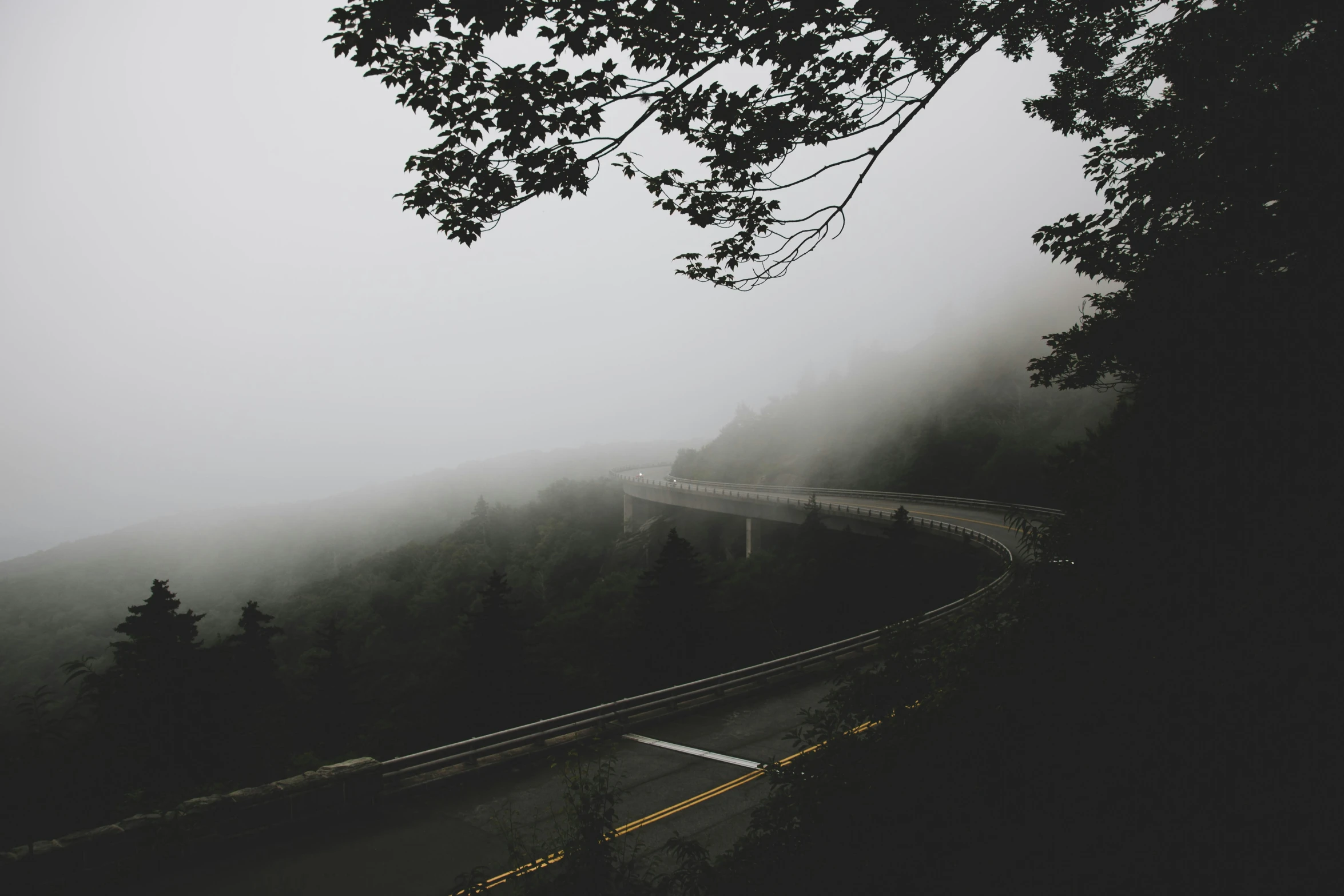 this is the fog that covers a mountain and road