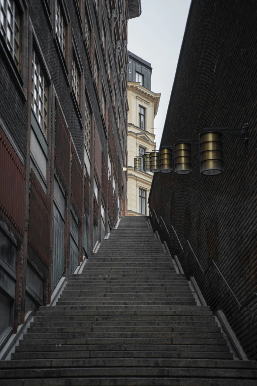 there are some very tall buildings with stone stairs