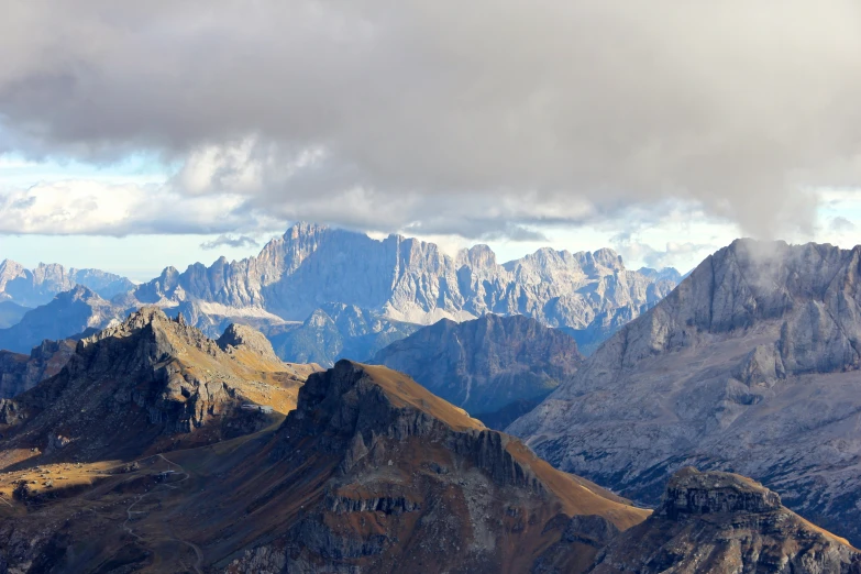 mountains of mountains under a gray sky in the morning