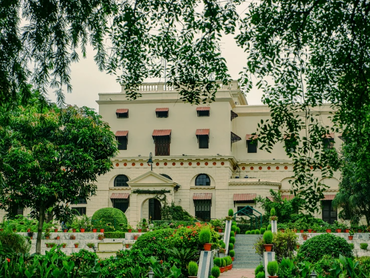 there are many flowers near a large house