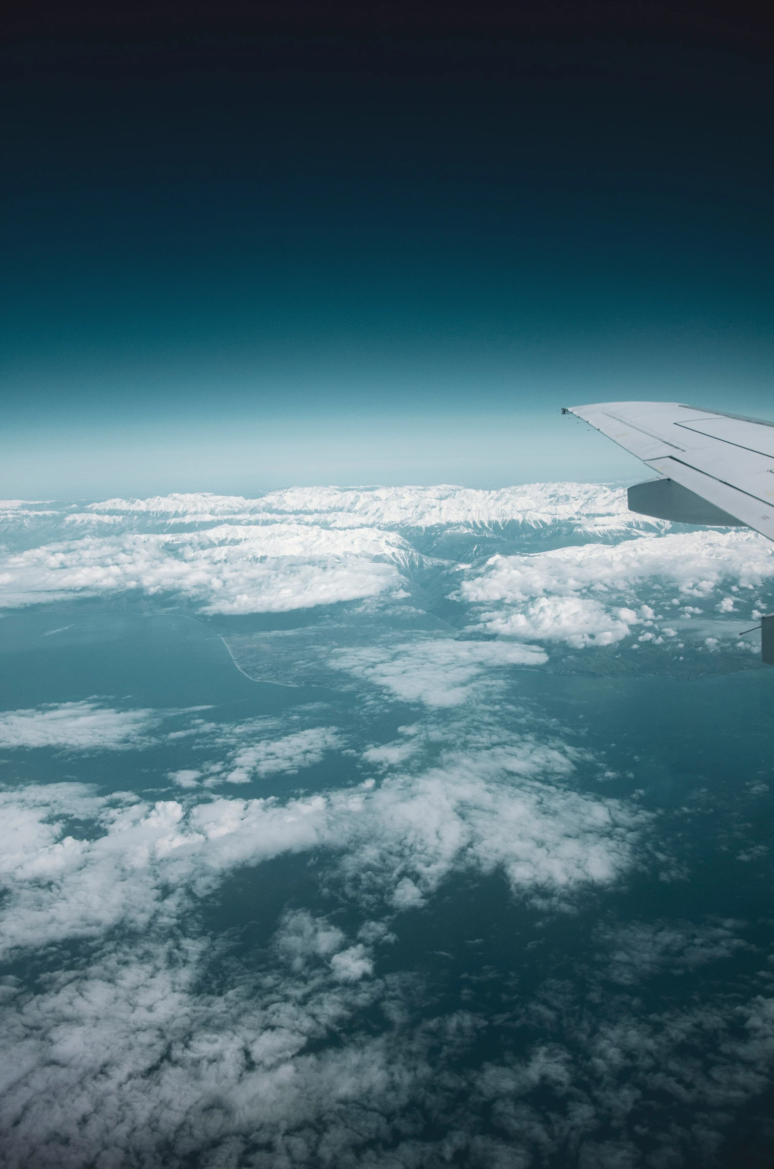 the wing of an airplane as seen from an air plane