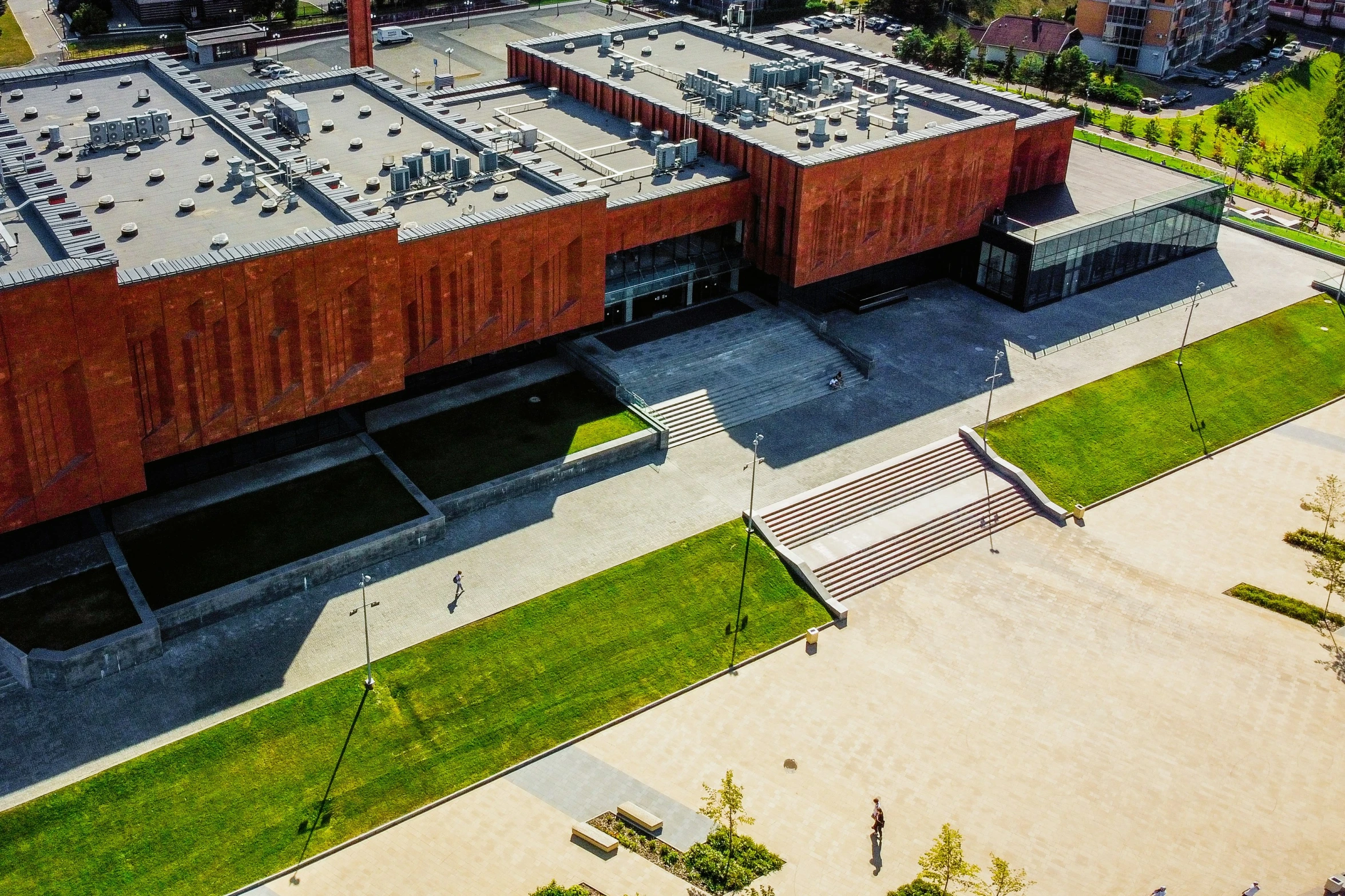 the top of a building with many different parts on it