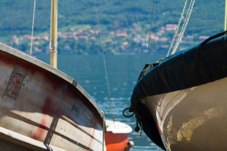 boats in the water are pulled together with ropes