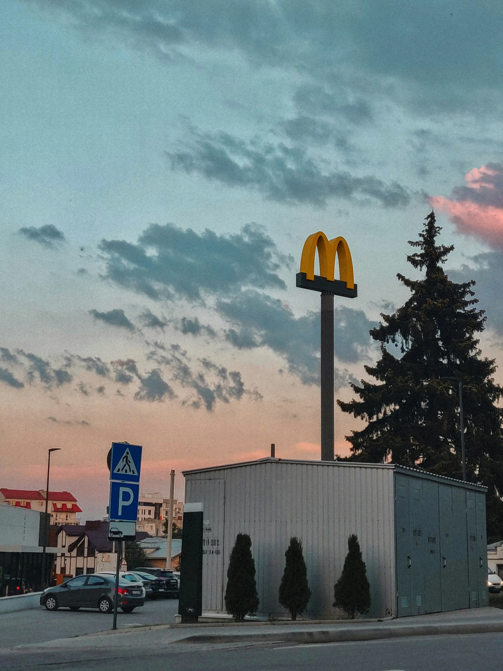 a mcdonalds restaurant that looks as though it has some nice clouds