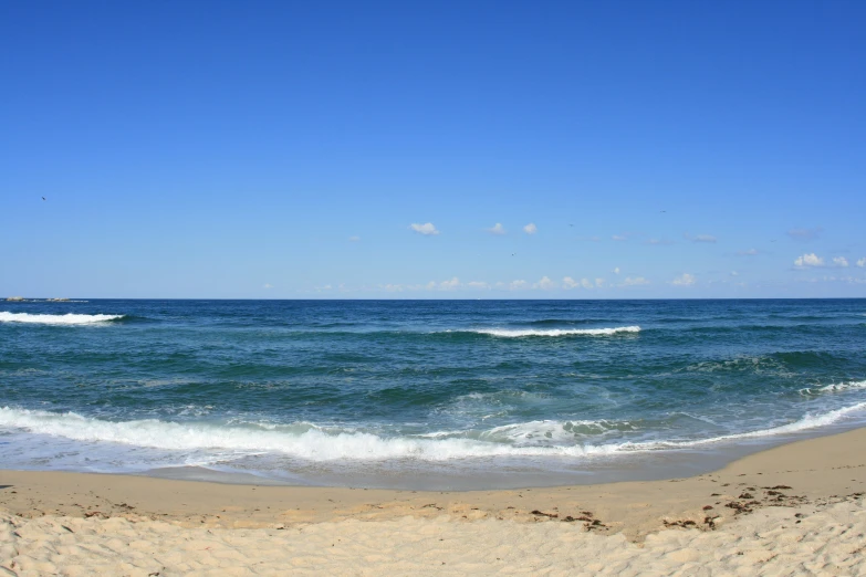 there is an ocean view with waves coming in from the beach