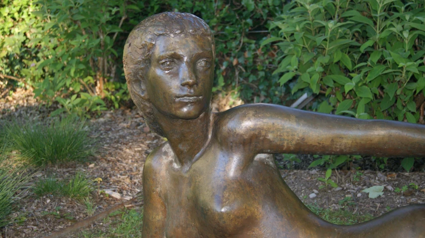 a statue of a woman is in the grass