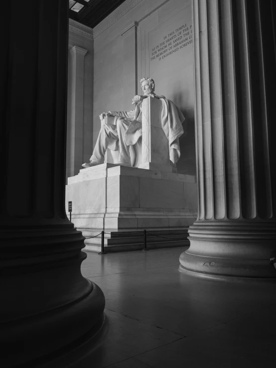 the lincoln memorial is shown with two statues of aham