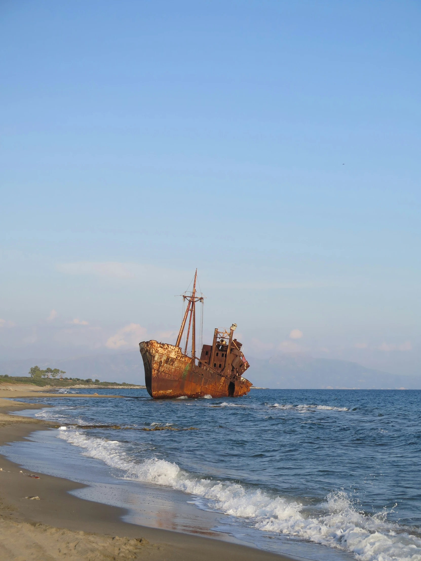 a small boat is in the ocean by the beach