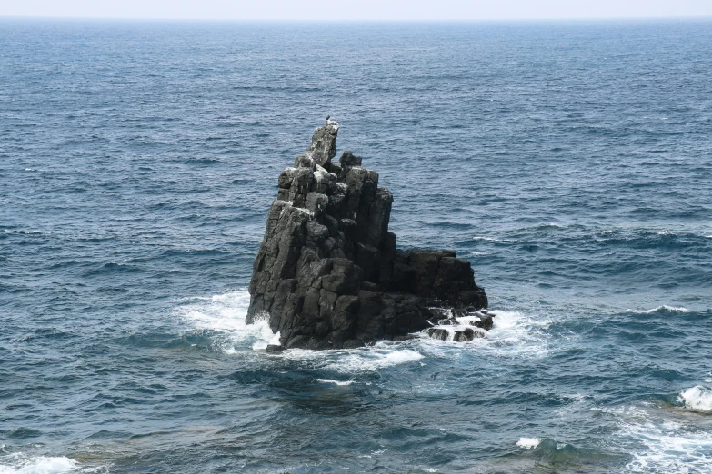 an object in the water that looks like it could have been submerged