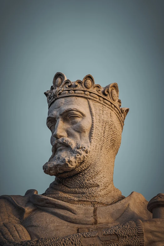 a statue with a crown on top of it