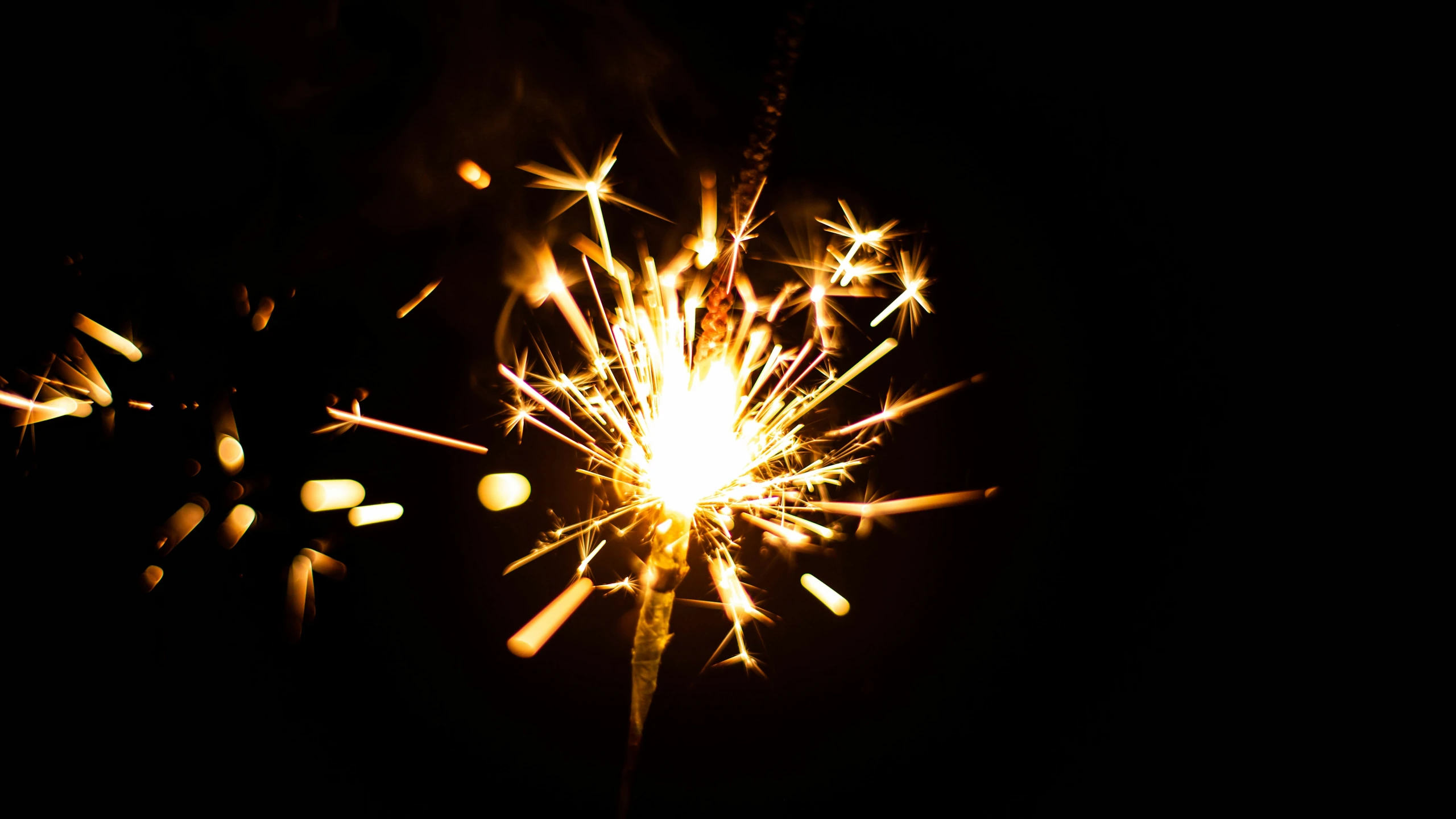 a close up of a sparkler in the dark