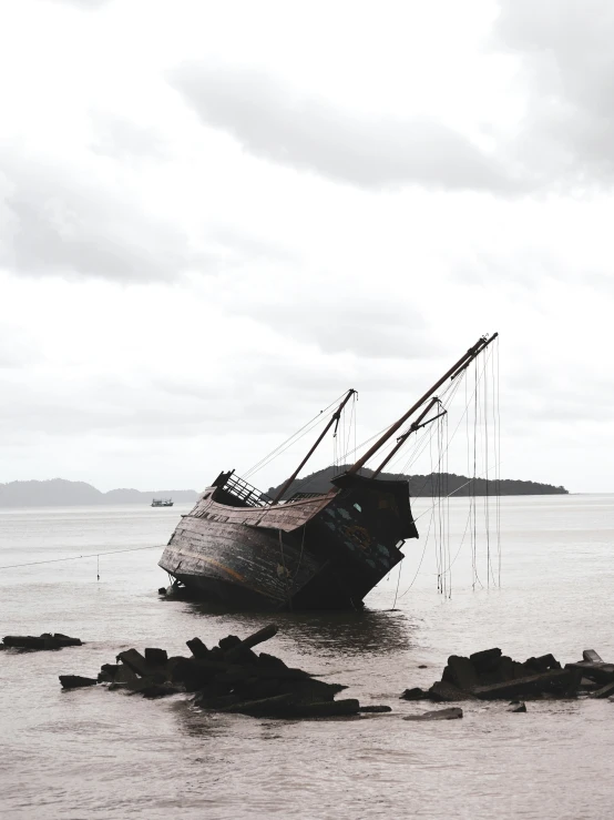 the boat that crashed into the rocks is off shore