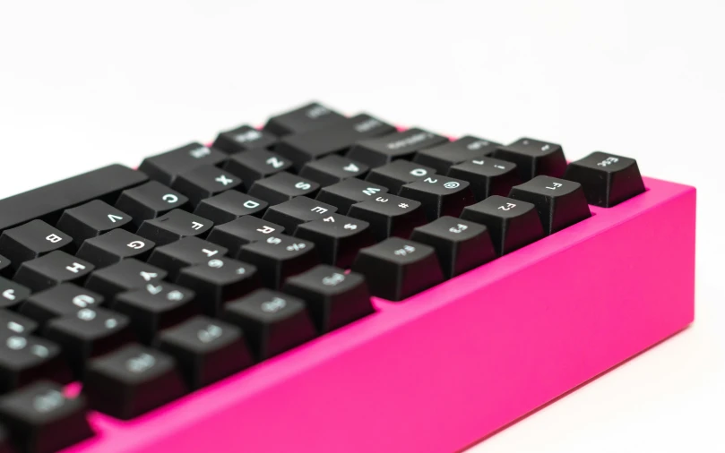 the pink computer keyboard is not working and it seems very nice