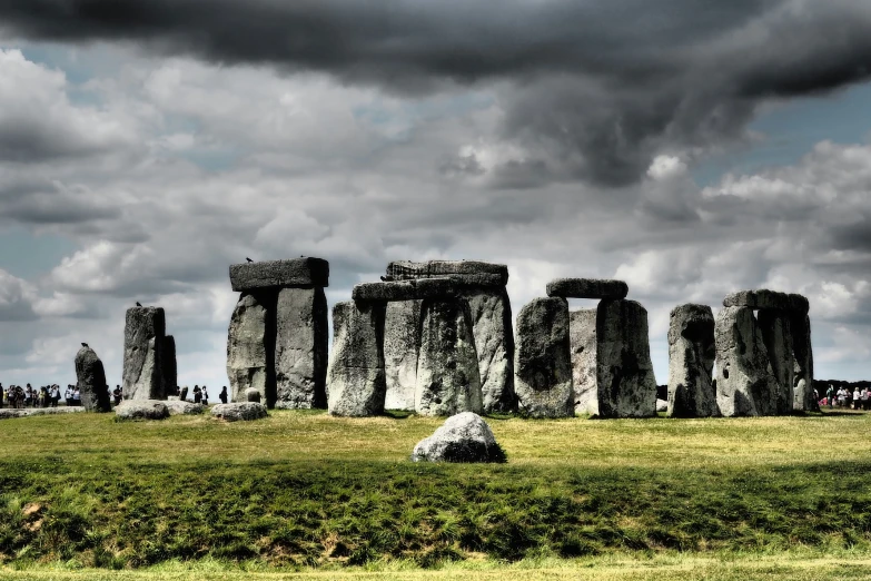 many big stones that are in the grass