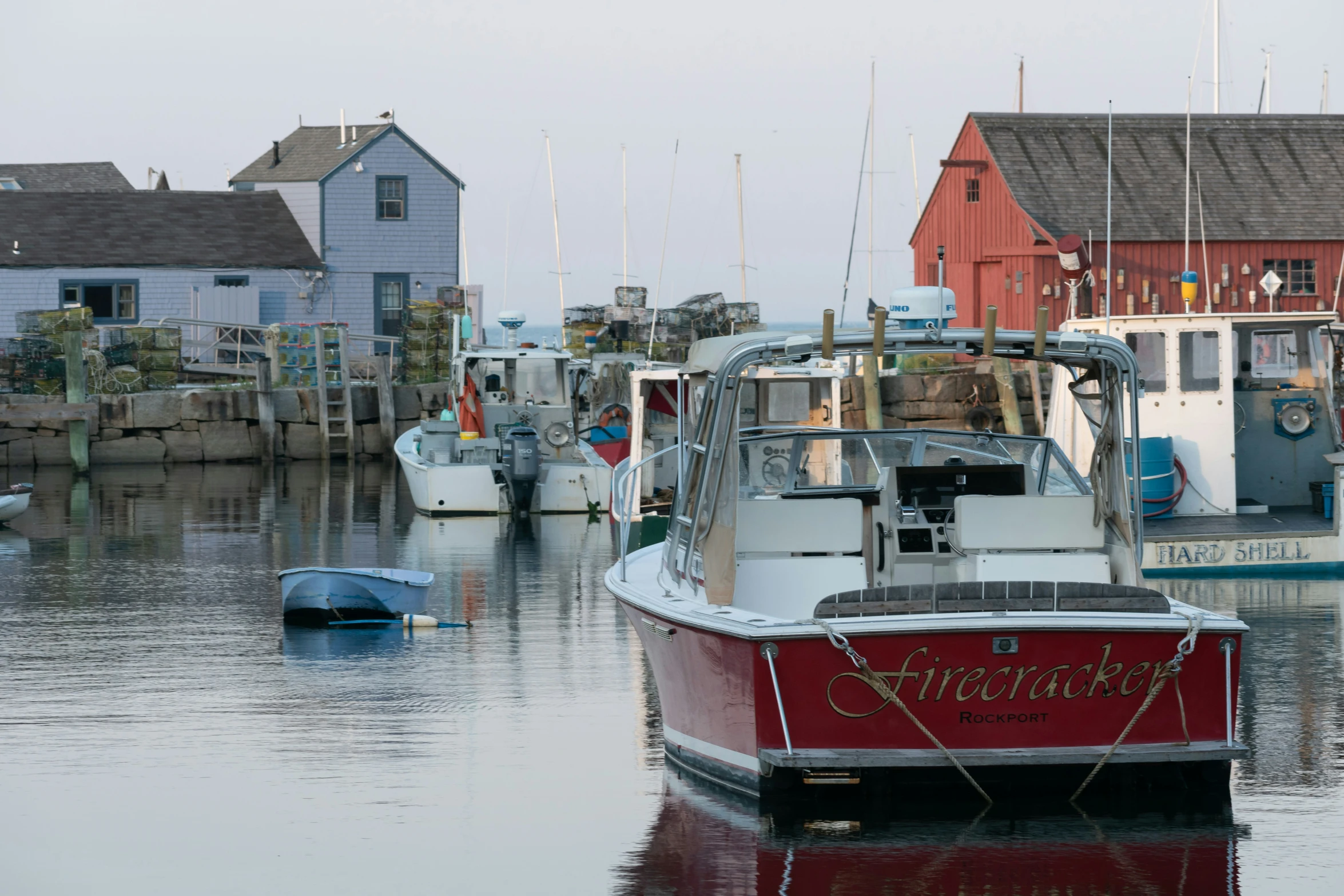 a harbor is filled with many boats near buildings