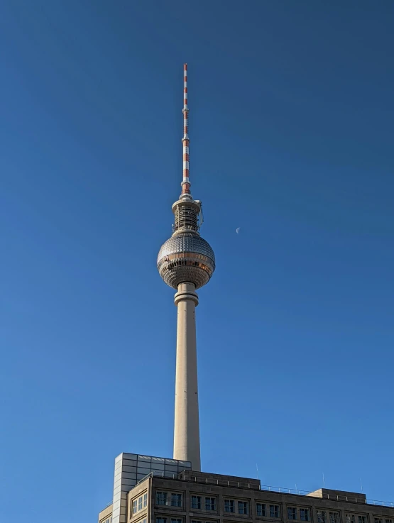 an image of a tall tower with a sky background