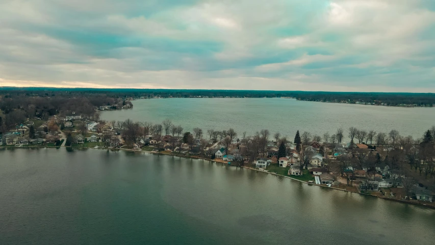 a lake that is in the middle of the day