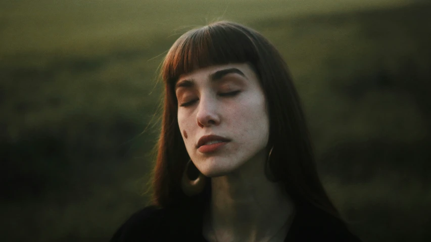 the young woman with long brown hair is posing for a picture