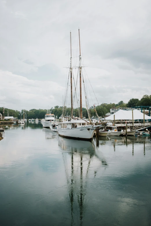 a boat is docked in the water next to other boats