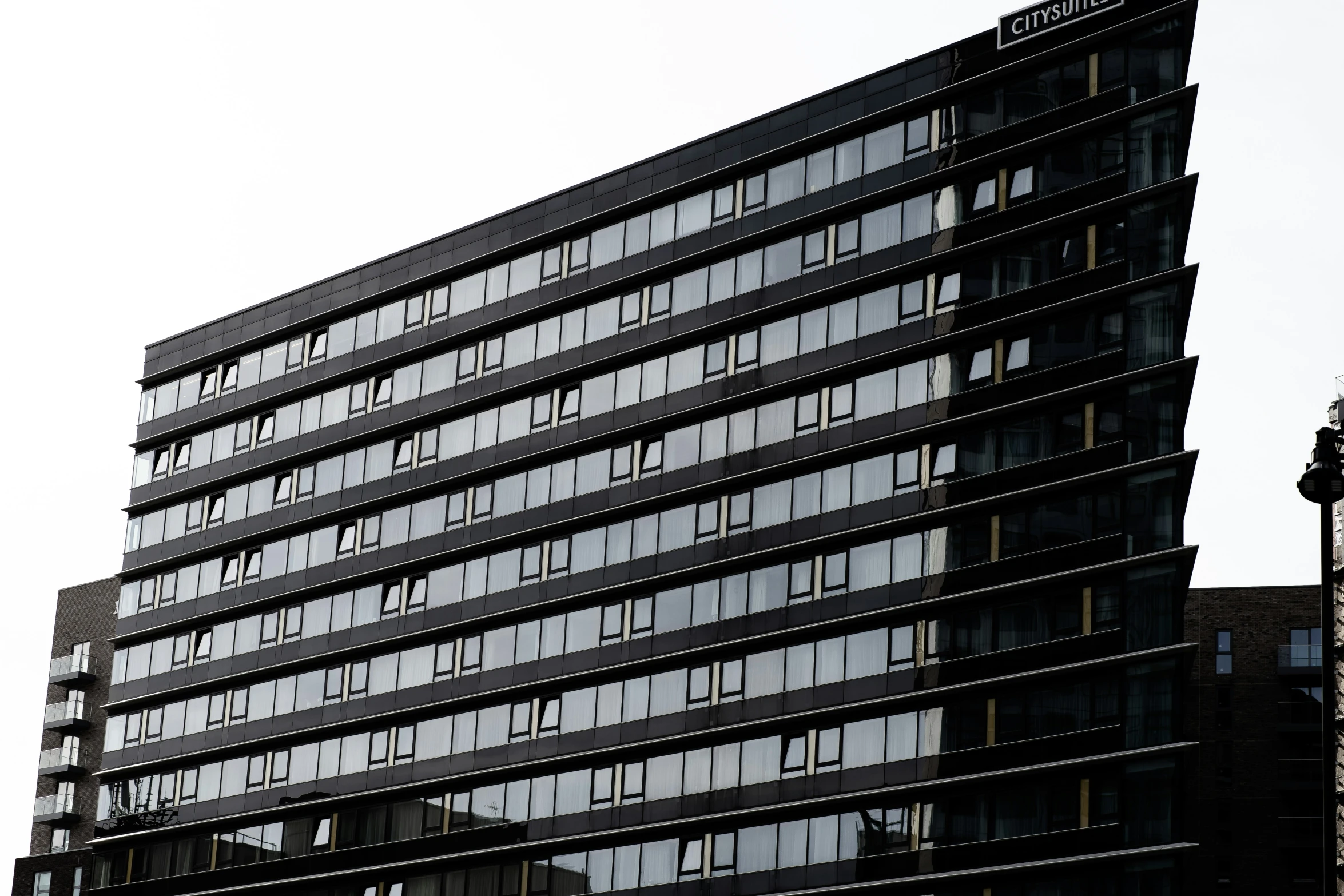 a very large building with lots of windows