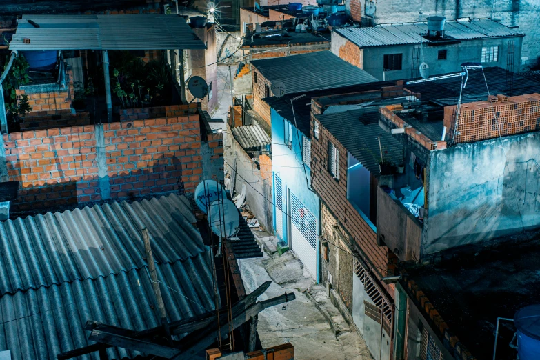 an old looking alleyway with lots of small buildings