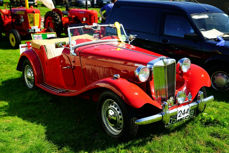 a car is parked in the grass at a car show