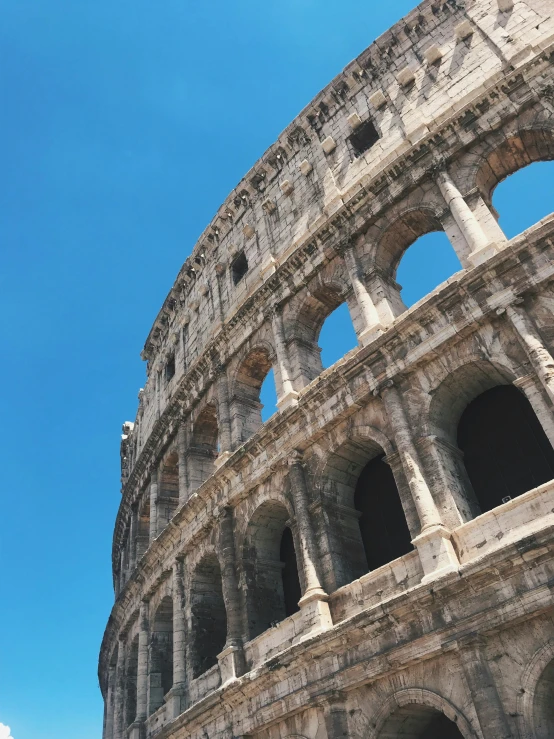 the old roman structure is surrounded by arches