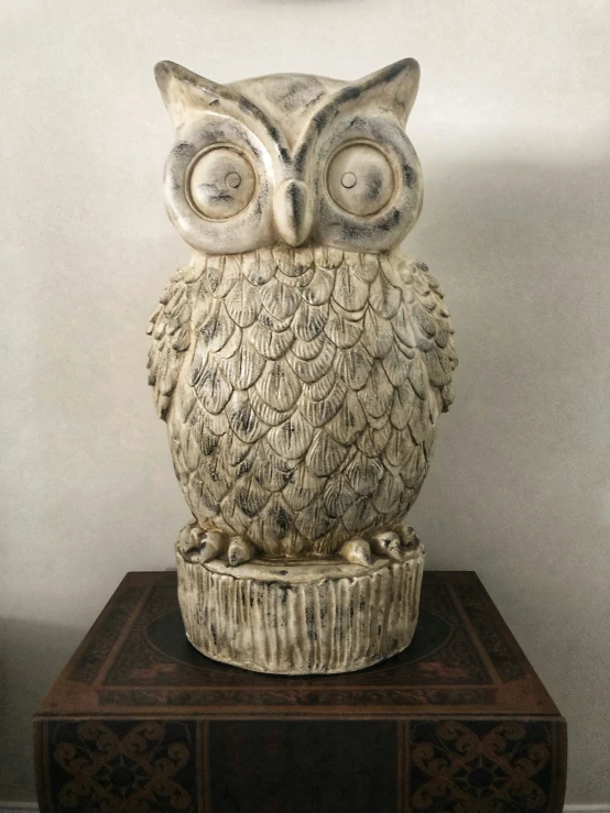 a statue of an owl with the eyes open