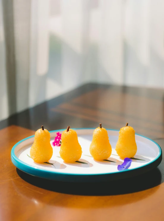 the small appetizers are decorated in tiny pears