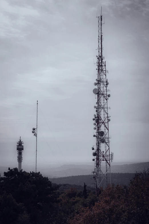 several large antennas that are on top of a building