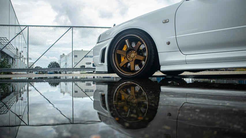 some very pretty yellow wheels and white cars