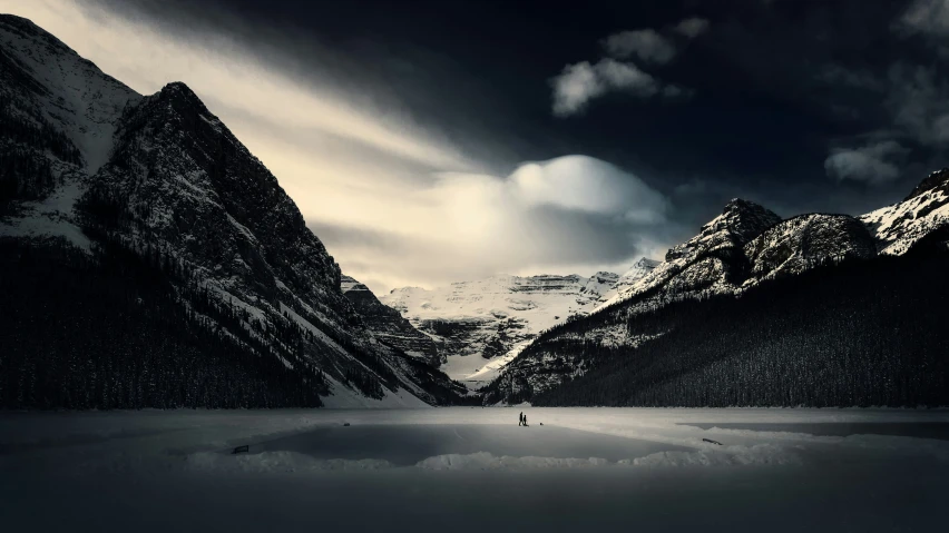 a long exposure po of people walking up the snowy mountains