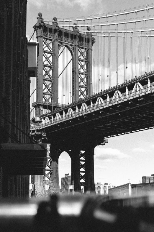 a black and white po of the brooklyn bridge