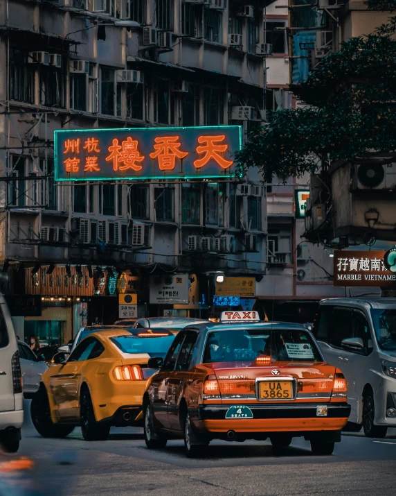 the city is crowded with vehicles on a busy street