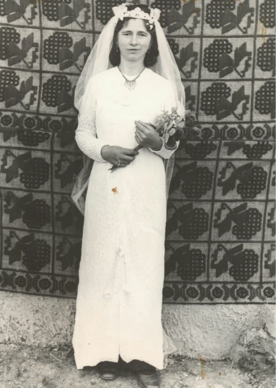 a very old looking woman in a wedding dress