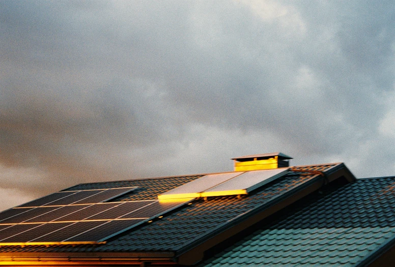 a solar panel sitting on top of a roof