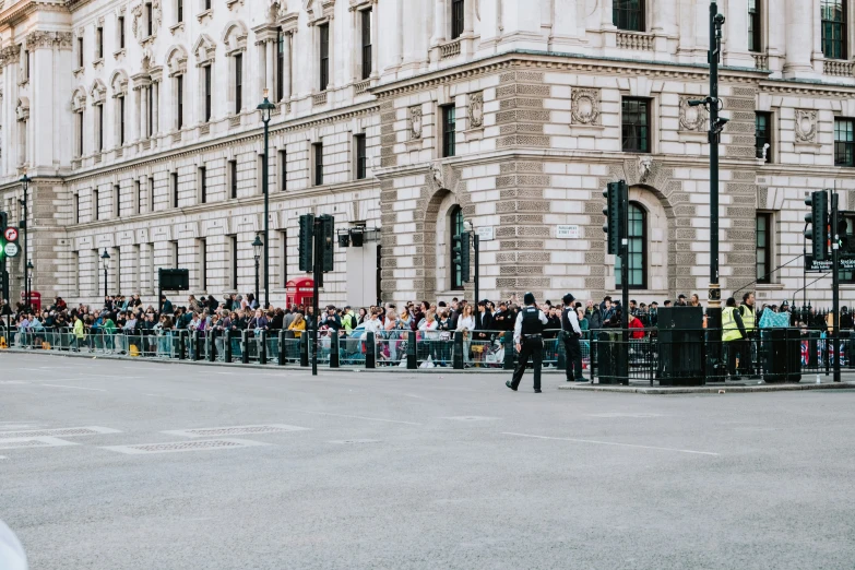 a large crowd of people waiting outside an old building for the arrival of president nixon