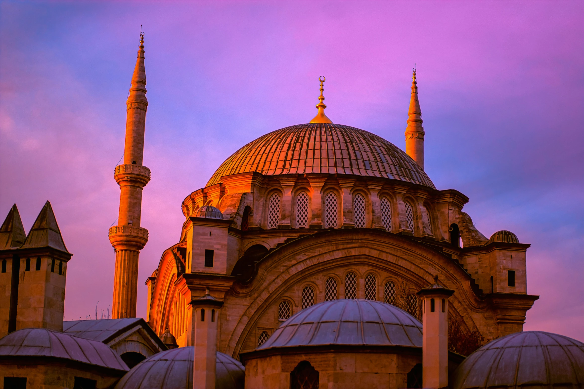 a picture of a large building at dusk