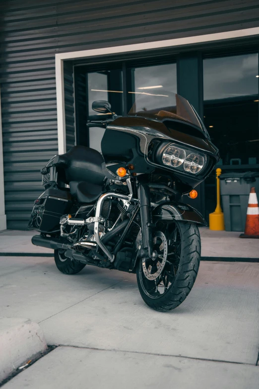 a motorcycle is parked outside of a building