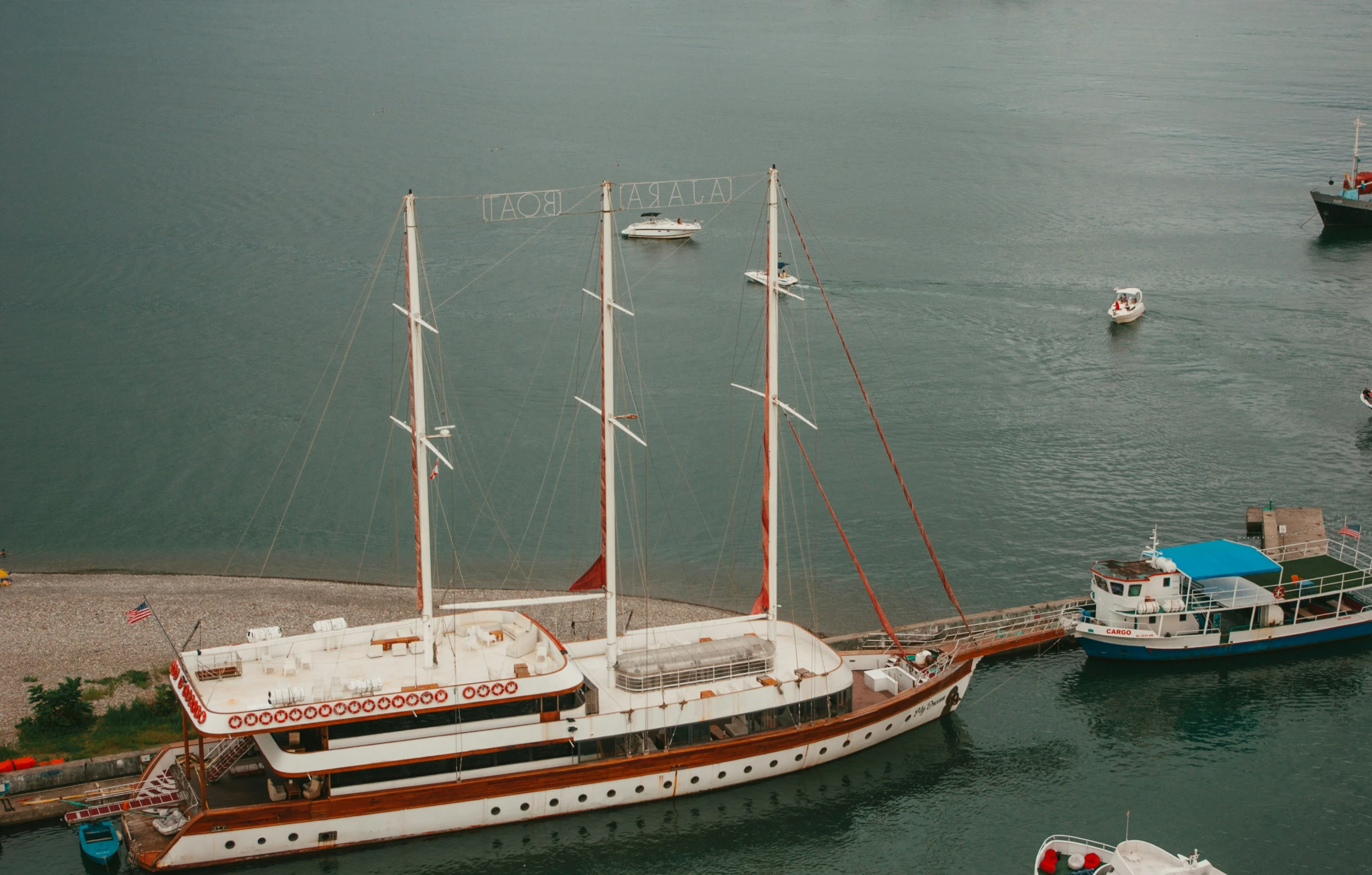 the boat is docked in the large body of water