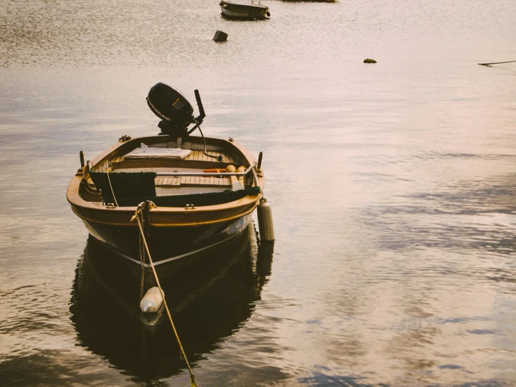 a small boat is tied up on the shore