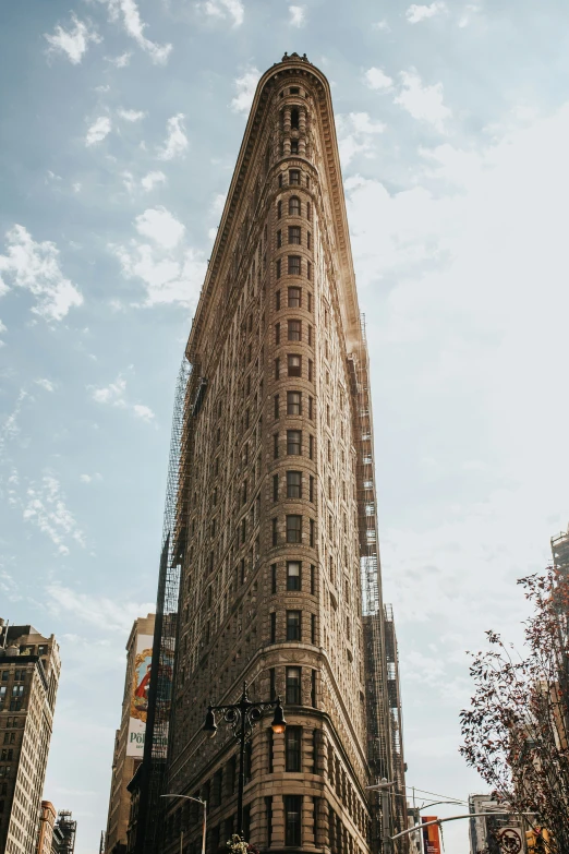 the flat building looks like it has scaffolding all over it