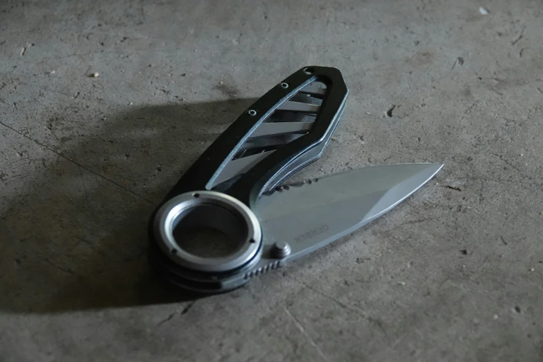 the knife is laying on the table beside the metal handle