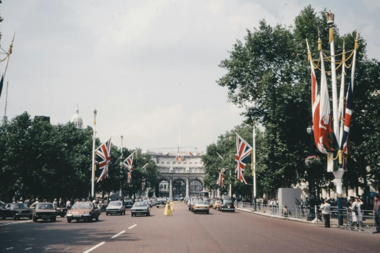 a car driving down a road in front of the london royal palace