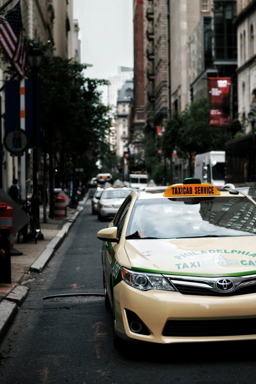 a taxi cab that has taxi services written on it