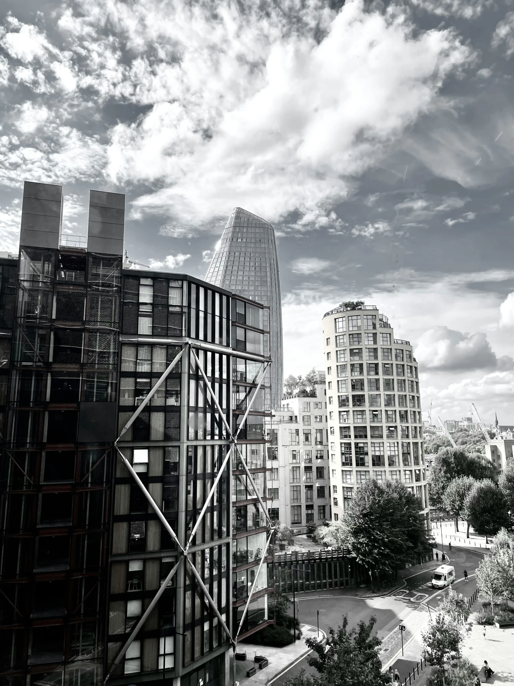 a view of a cloudy day and clouds behind buildings