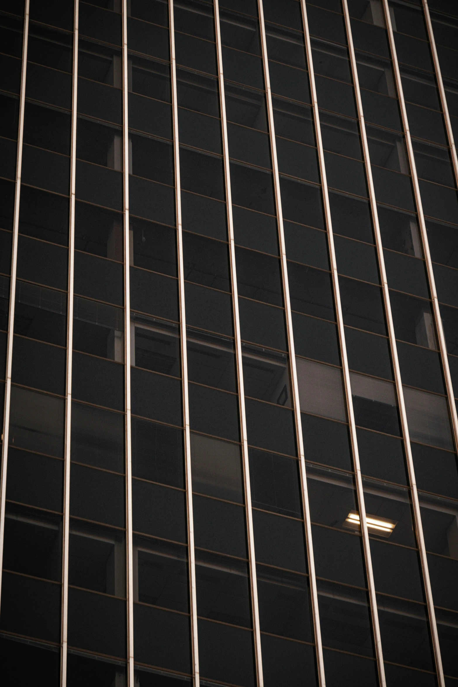 the sun shining through the side of a tall building