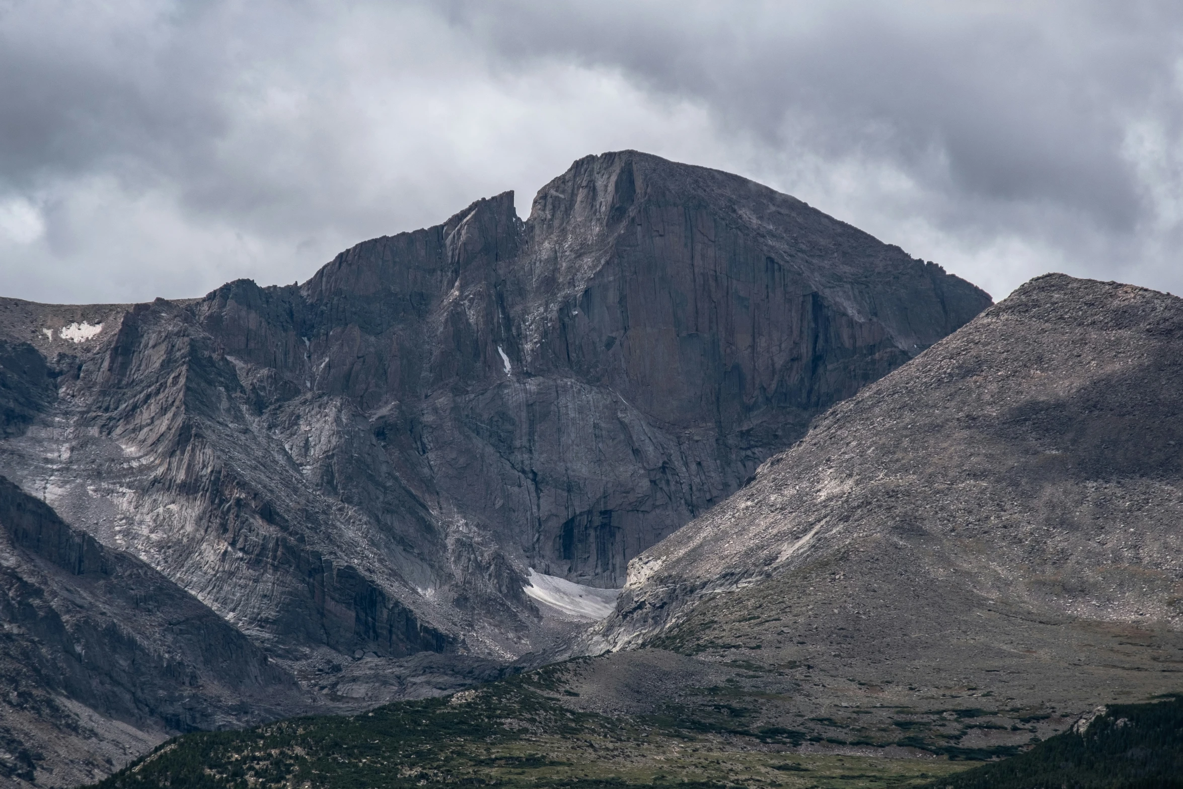 this is a mountain view with no snow