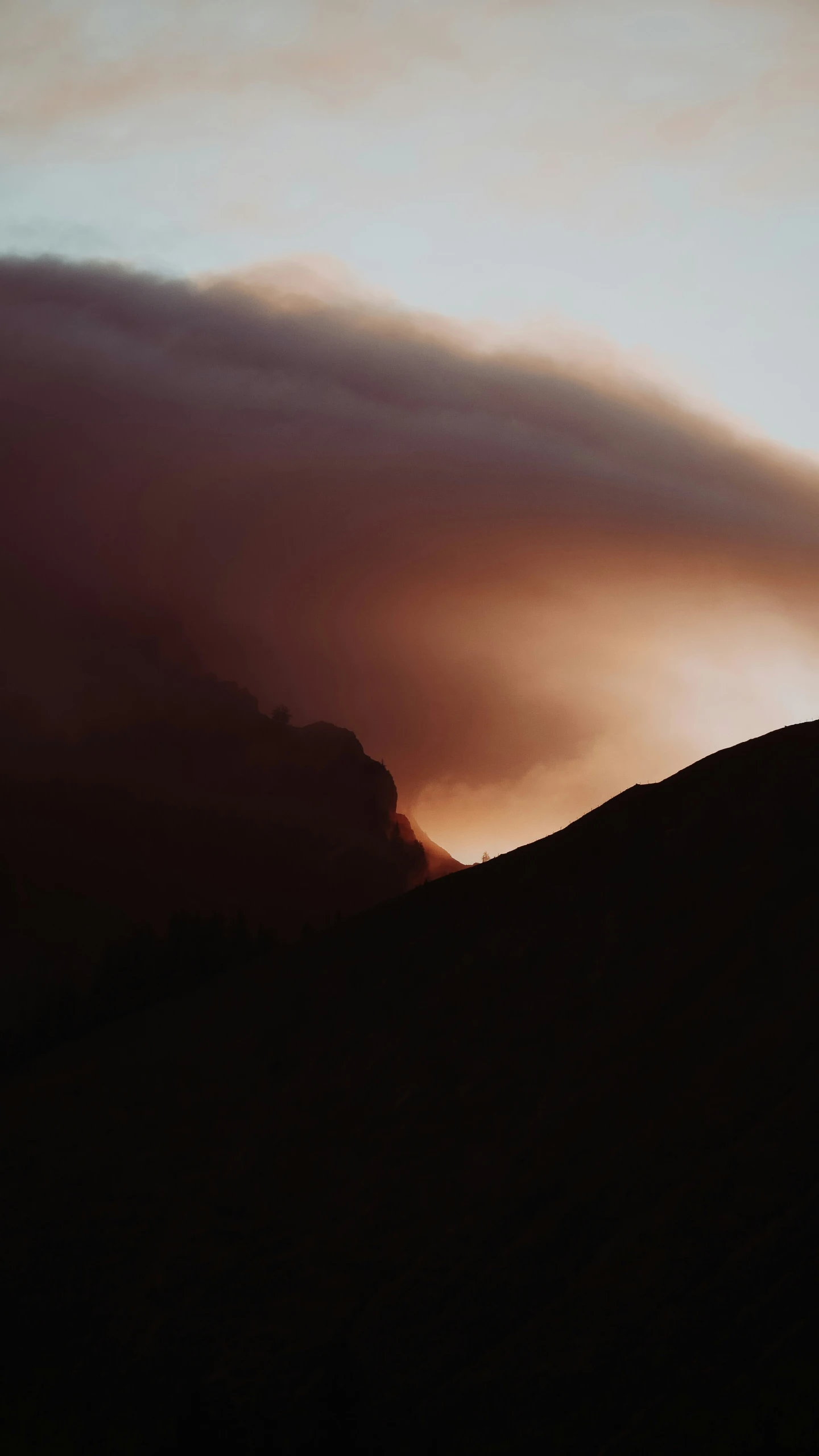 there are mountains in the background that are obscured by clouds